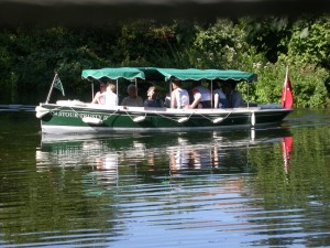 Stour Trusty II is an elegant, Edwardian style, electric launch with a traditional canopy and can carry up to 8 adult passengers.