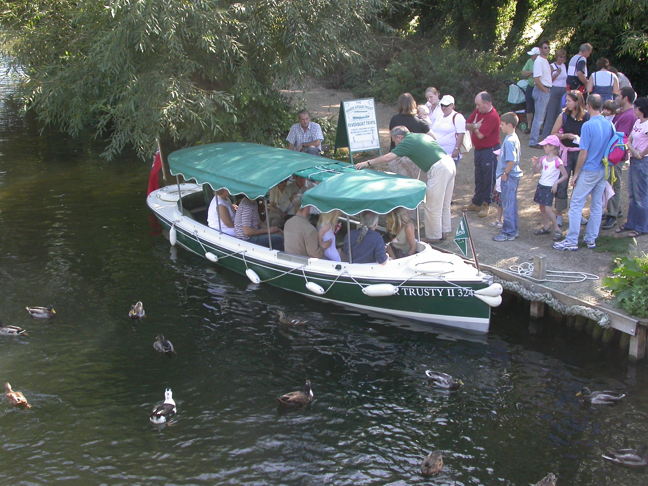 river stour boat trips christchurch